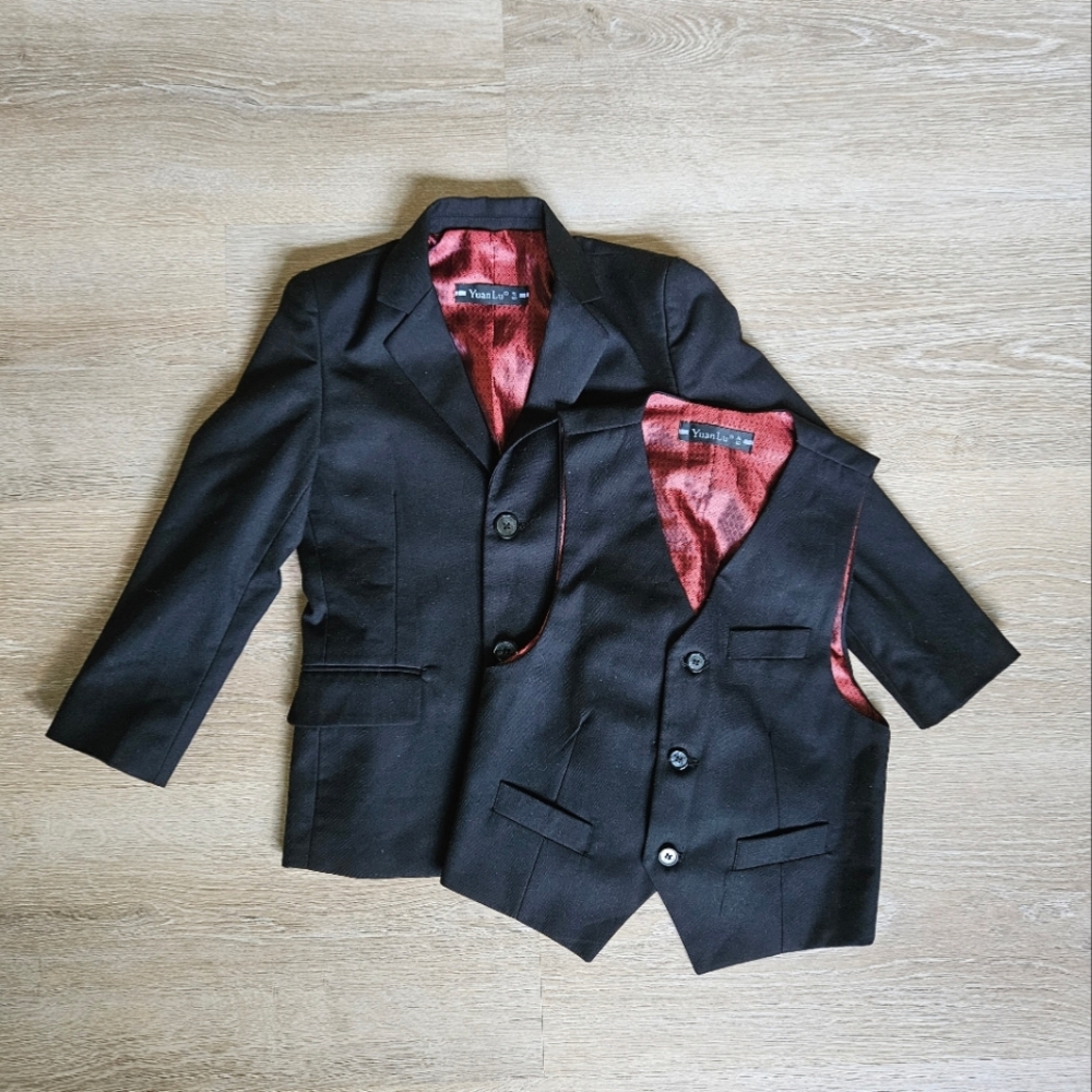 Yuan Lu Boys Tuxedo Suit (Coat & Vest) - Size 6